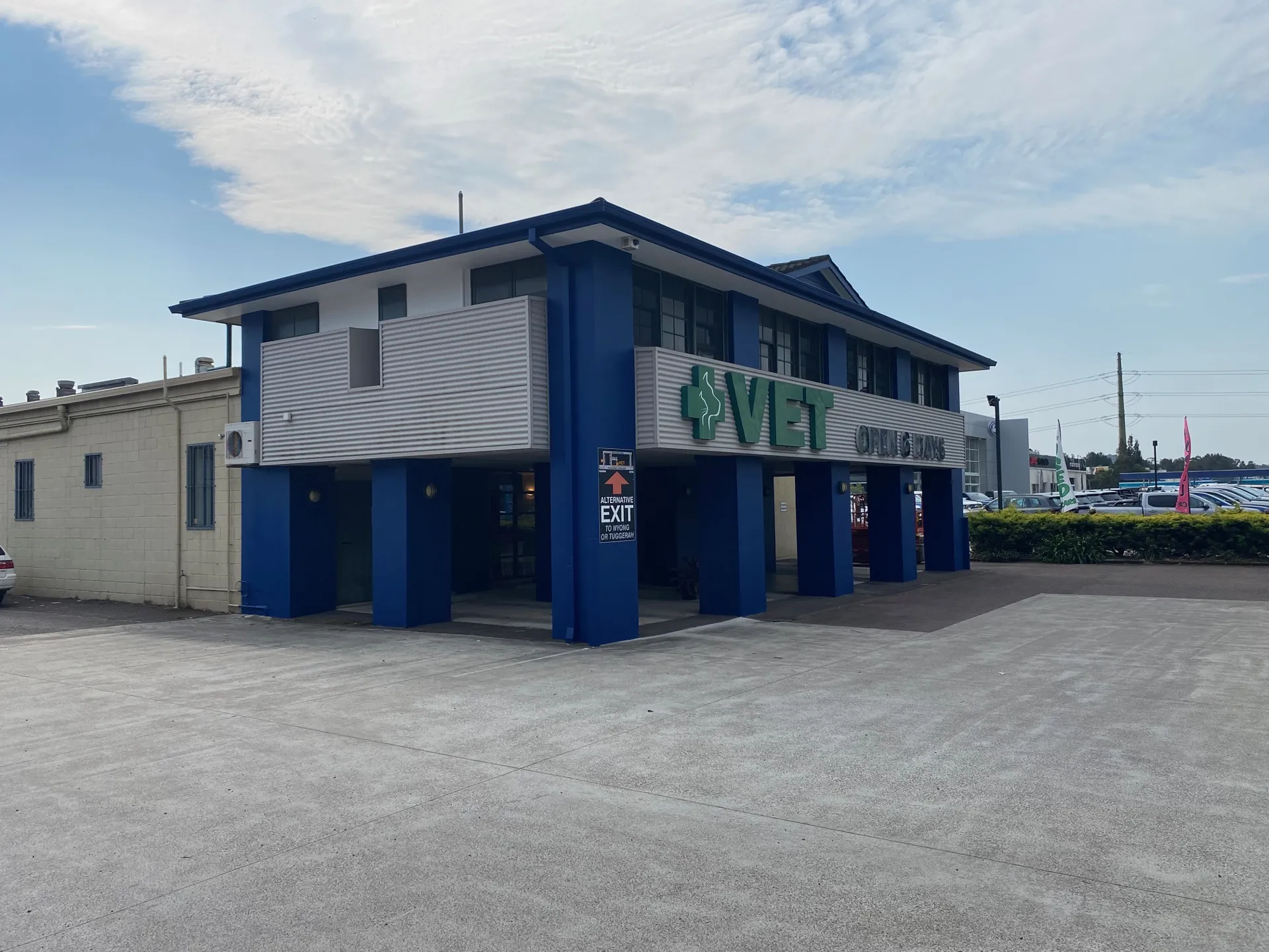 Greencross Vets Tuggerah after the exterior repaint in blue