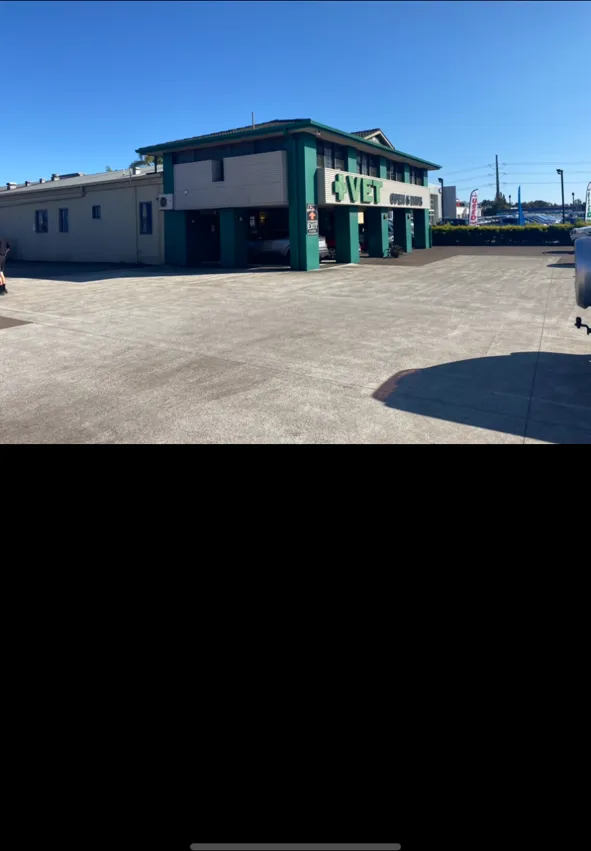 Greencross Vets Tuggerah before the exterior repaint, with green columns and fascia